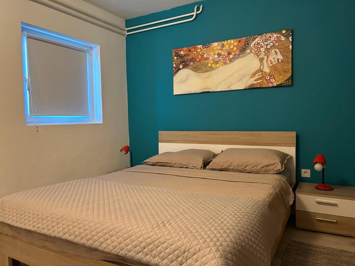 Peaceful Apartment With Patio โรวีน ภายนอก รูปภาพ